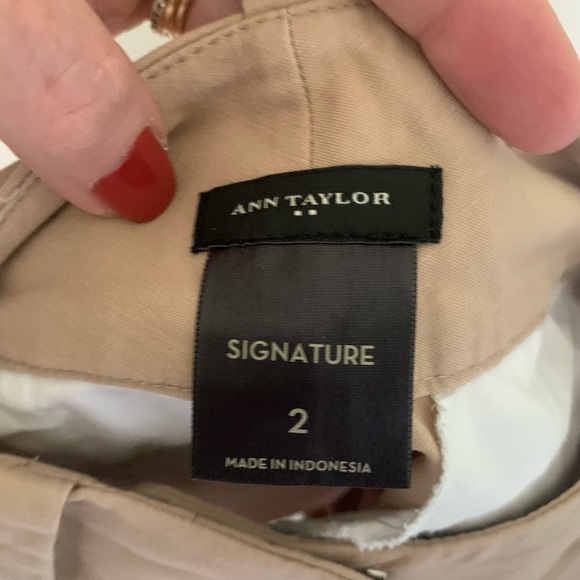 Ann Taylor Signature Shorts, size 2 - Picture 3 of 3